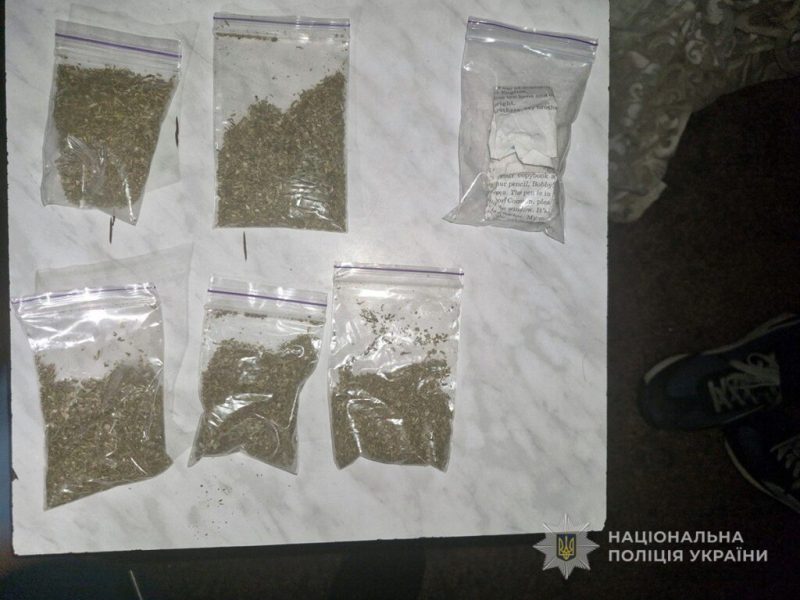 У Конотопському районі затримали двох наркоторговців