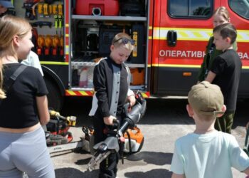 У Ромнах для дітлахів, чиї батьки загинули, пропали безвісти чи знаходяться в полоні, провели захід на базі МЦШР ДСНС України в Сумській області + ФОТО