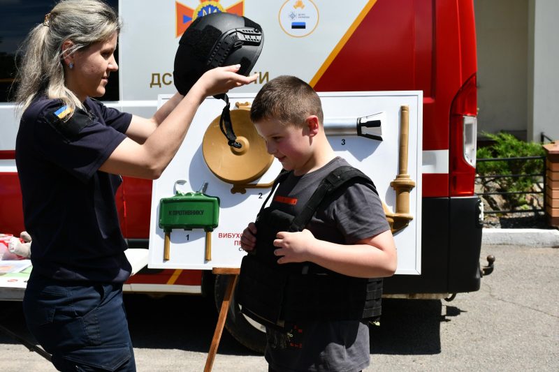 У Ромнах для дітлахів, чиї батьки загинули, пропали безвісти чи знаходяться в полоні, провели захід на базі МЦШР ДСНС України в Сумській області + ФОТО