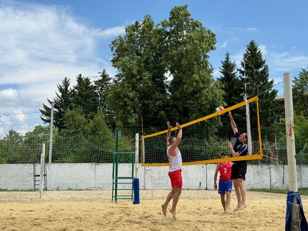 У Шостці майбутні захисники України відкрили сезон з пляжного волейболу