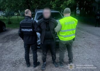 У Шостці затримали 19-річного диверсанта, який на замовлення РФ підпалював автомобілі військових та релейні шафи