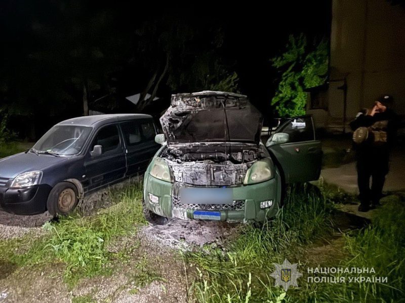 У Шостці затримали 19-річного диверсанта, який на замовлення РФ підпалював автомобілі військових та релейні шафи