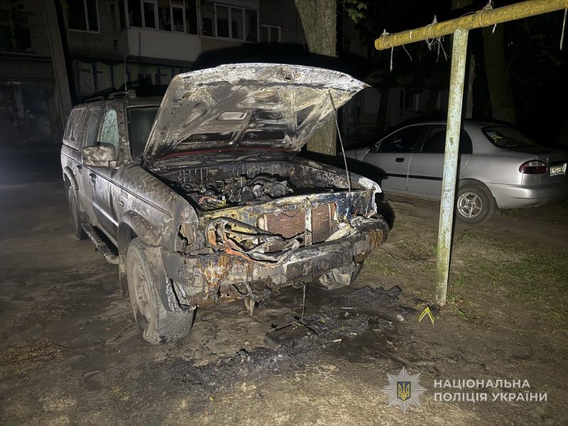 У Шостці затримали 19-річного диверсанта, який на замовлення РФ підпалював автомобілі військових та релейні шафи