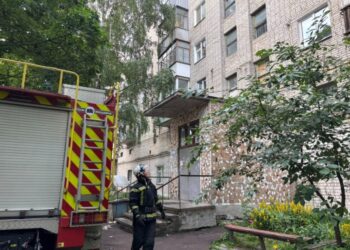 У шосткинській багатоповерхівці сталася пожежа + Фото