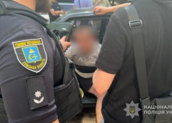 У Сумах чоловік з ножем напав на жінку у її квартирі