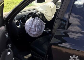 У Сумах водійка врізалась в елетроопору