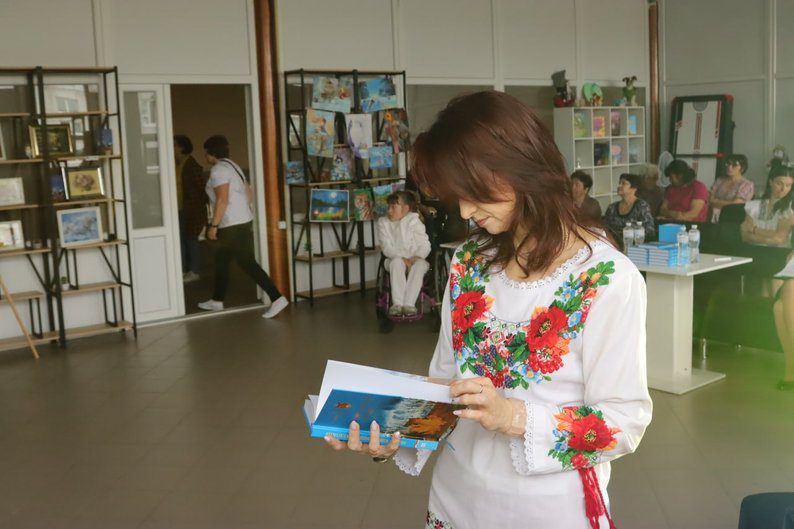 В Охтирці презентували книгу про митців із Великописарівської громади