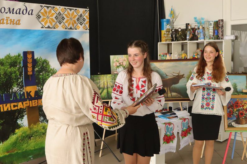 В Охтирці презентували книгу про митців із Великописарівської громади