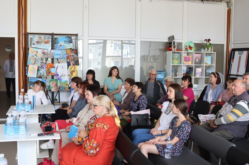 В Охтирці презентували книгу про митців із Великописарівської громади