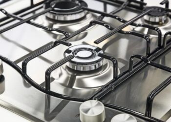 Варильна панель буде як нова: чим відмити плиту від жиру