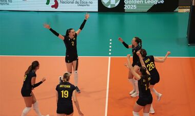 ВІДЕО. Гімн не ввімкнули – українки заспівали самі та розгромили суперниць