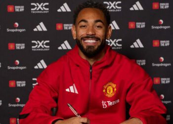 ВІДЕО. Новачок Манчестер Юнайтед зіграв у дворовий футбол із друзями