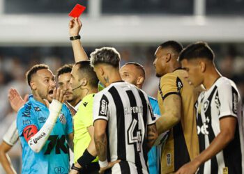 ВІДЕО. Останній матч? Неймар забив гол рукою та отримав червону картку