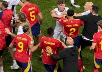 ВІДЕО. Програвати треба вміти. Гравці Іспанії U21 побилися із англійцями