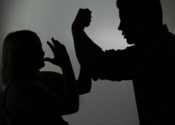 Вимагаючи продовження застілля, житель Шостки побив знайому