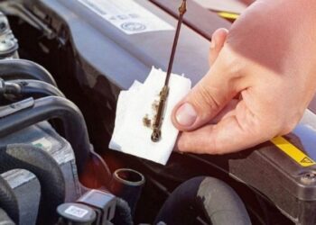 Водіям пояснили, чому моторна олива швидко темніє