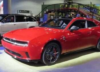 Компанія Dodge відкликає тисячі електромобілів Charger, бо вони виявилися “занадто тихими”
