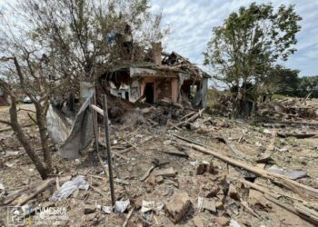 Росіяни вдарили КАБом по Сумській громаді: загинули двоє людей, – голова ОВА Олег Григоров