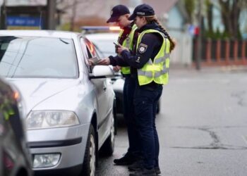 Що не можна робити водіям під час складання протоколу поліцією: чотири фатальні помилки