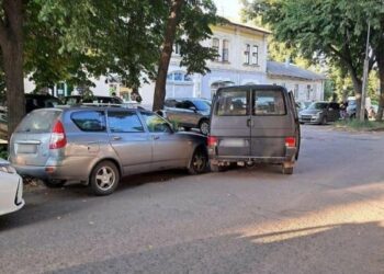 У Сумах Volkswagen вʼїхав у ВАЗ на Привокзальній