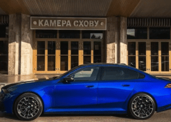 Потужність — понад 700 сил: у Києві помітили новітній BMW на “бляхах” за $160 000 (ФОТО)