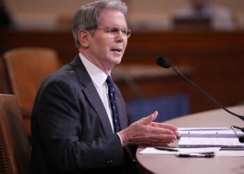 США пригрозили Китаю введенням 100% мита через закупівлю російської нафти