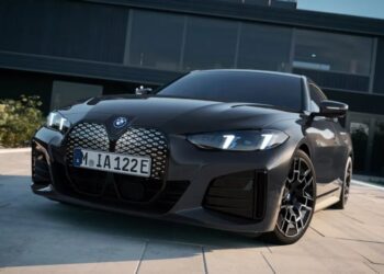 BMW відкликає понад 70 тисяч електрокарів через збій: тяга зникає прямо на ходу