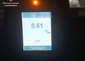 У Сумах вночі у нетверезого керманича виявили водійське посвідчення з ознаками підробки