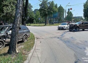 На перехресті Степана Бандери та Іллінської у Сумах ДТП: один із водіїв травмований
