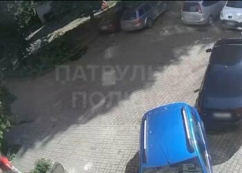 Вдарила припарковане авто та поїхала: у Сумах патрульні склали 3 адмінматеріали на водійку без прав