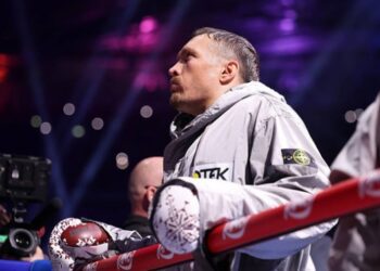 Легендарний чемпіон назвав боксера, здатного здолати Усика