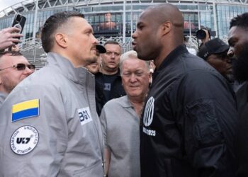 Усик і Дюбуа провели черговий поєдинок поглядів