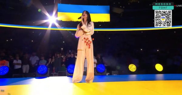 Перед реваншем Усик-Дюбуа прозвучав гімн України у виконанні Дорофєєвої Перед реваншем Усик-Дюбуа прозвучав гімн України у виконанні Дорофєєвої