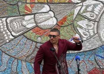 Відновлена мозаїка Алли Горської була презентована Усиком у Лондоні