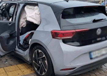 У Києві на Майдані електрокар Volkswagen влетів у підземний перехід (ФОТО)