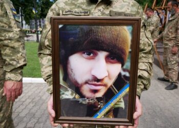 Біль, який розриває серце: Роменщина попрощалася з молодим Героєм Максимом Гриценком + ФОТО