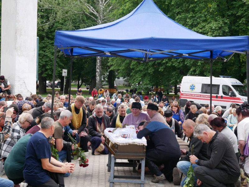 Біль, який розриває серце: Роменщина попрощалася з молодим Героєм Максимом Гриценком + ФОТО