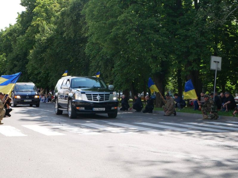 Біль, який розриває серце: Роменщина попрощалася з молодим Героєм Максимом Гриценком + ФОТО