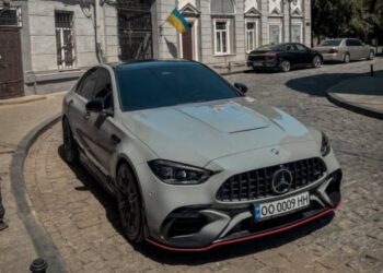 В Одесі «засвітився» 680-сильний седан Mercedes-AMG вартістю понад 7 млн грн (ФОТО)