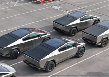 Продажі Tesla Cybertruck впали до п’яти тисяч за квартал