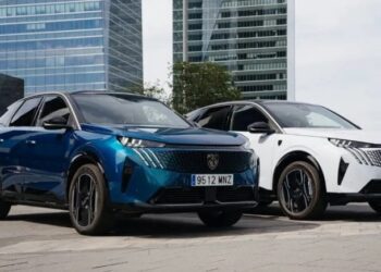 Peugeot представила розкішний електрокросовер e-3008 із запасом ходу до 700 км