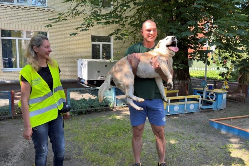 Чотирилапі терапевти: прикордонники Сумщини долучилися до каністерапії