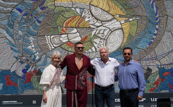 Відновлена мозаїка Алли Горської була презентована Усиком у Лондоні