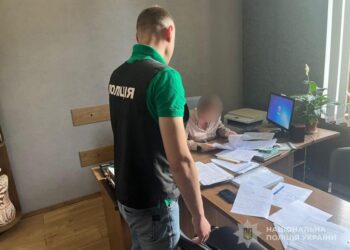 Державні збитки на мільйони: поліцейські Сумщини викрили посадову особу в злочинних діях