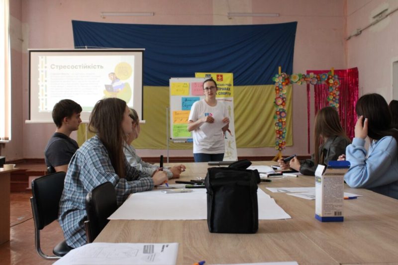 Для молоді Конотопа провели пізнавальний тренінг представники молодіжного центру &laquo;ШУМ&raquo;