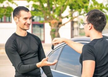 Шість фраз, за якими можна впізнати перекупа: як не попастися на обман