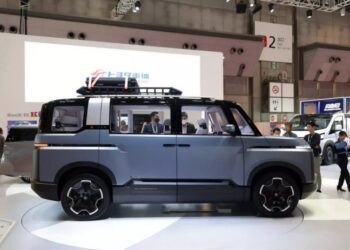 Toyota готує “позашляховий” мінівен