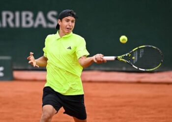 Лідер українських юніорів у тенісі відмовився спілкуватися українською