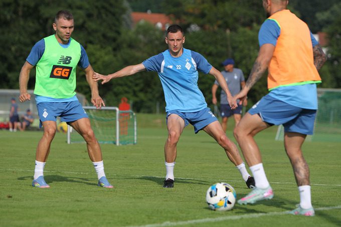 ФОТО. Тренування Динамо. Навантаження під палючим сонцем