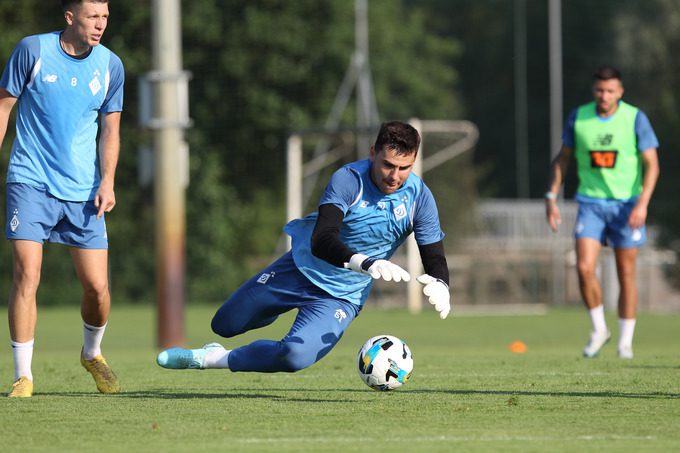 ФОТО. Тренування Динамо. Навантаження під палючим сонцем